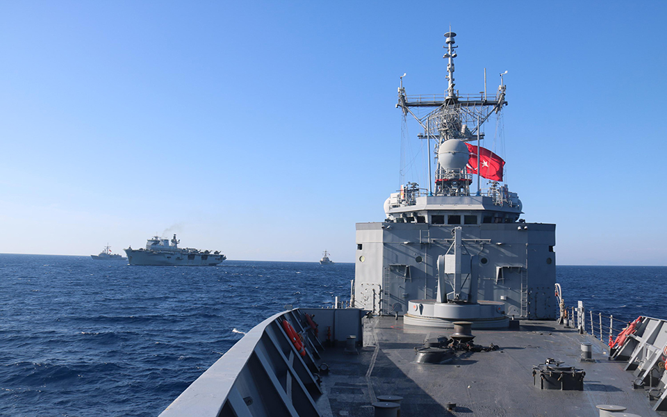 Κύπρος: Τουρκικά πολεμικά σκάφη έδιωξαν ρωσικό πλοίο – Το Ισραήλ με αεροσκάφος ELINT παρακολουθεί τον τουρκικό Στόλο