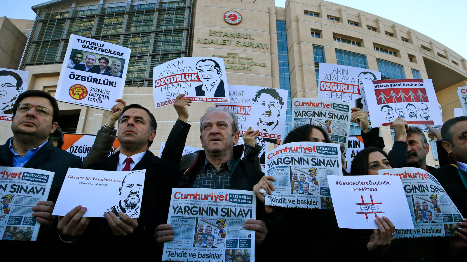 Ξεκίνησε και πάλι η δίκη των Τούρκων δημοσιογράφων στην Κωνσταντινούπολη