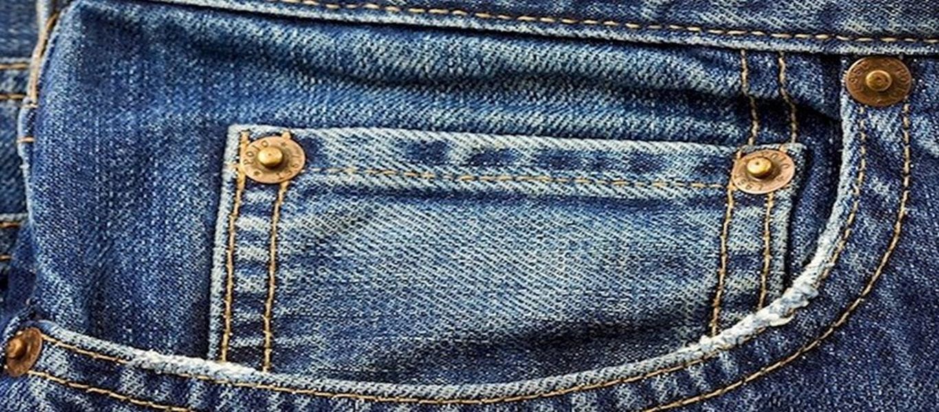 Η απάντηση σε ένα τεράστιο ερώτημα – Γιατί τα τζιν έχουν κουμπιά στις τσέπες;