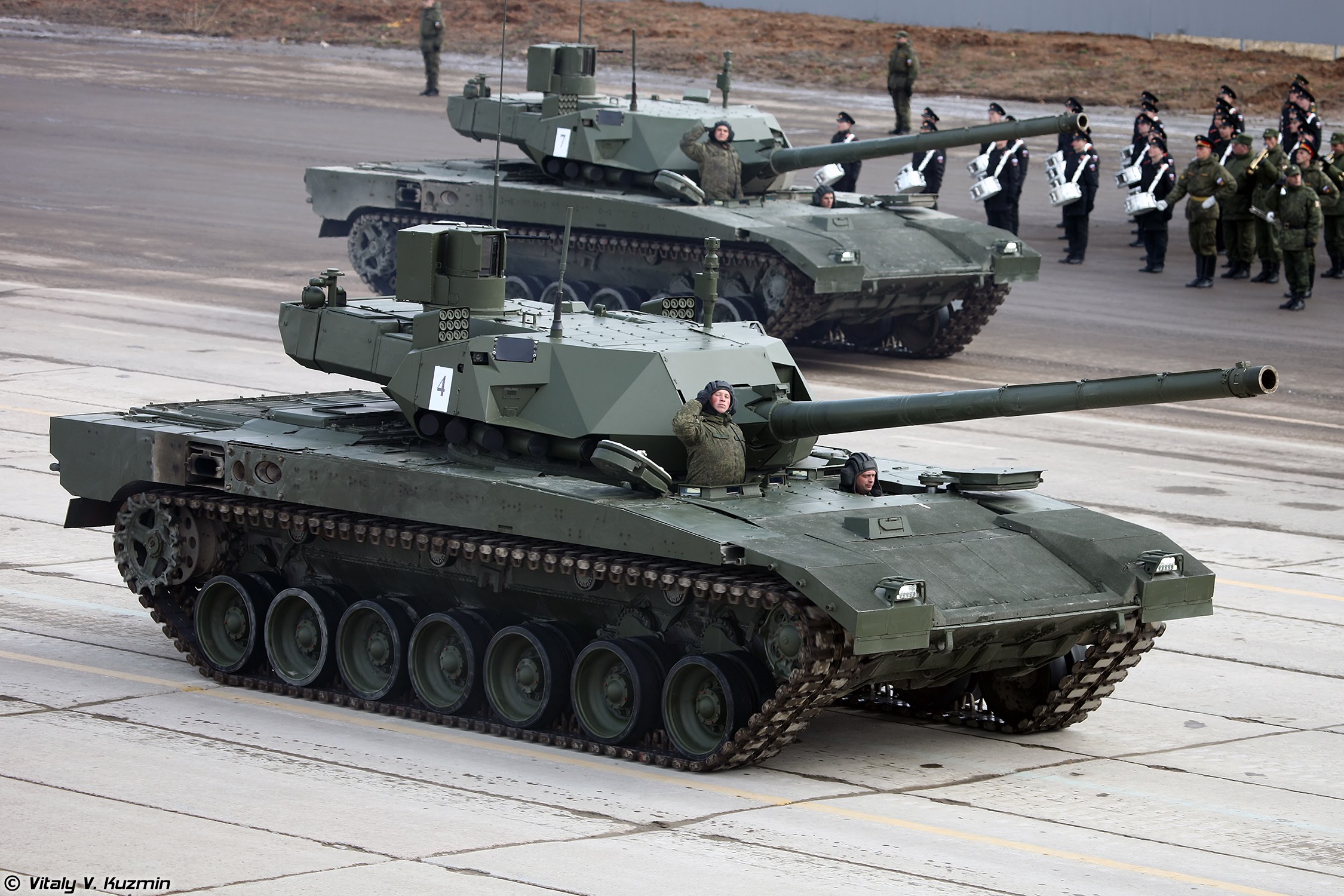 Ο ρωσικός Στρατός παραγγέλνει  άρματα μάχης T-14 και ΤΟΜΑ T-15