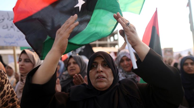 Λιβύη: Χιλιάδες πολίτες γιορτάζουν την επέτειο της επανάστασής αλλά ο διχασμός διαιωνίζεται