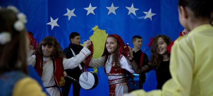 Πανηγυρίζουν οι Κοσοβάροι για τα 10 χρόνια από την… ανεξαρτησία τους