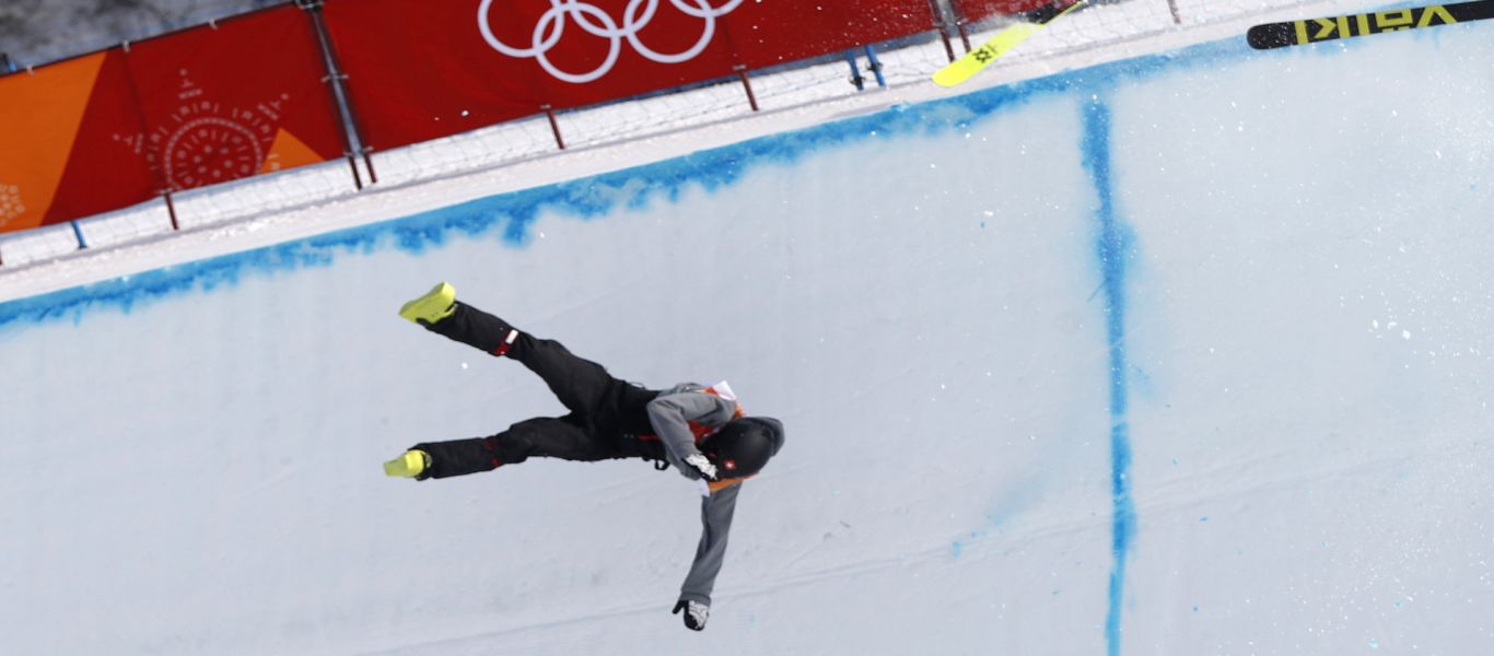 Η απίστευτη πτώση ενός σκιέρ στους Χειμερινούς Ολυμπιακούς (βίντεο)