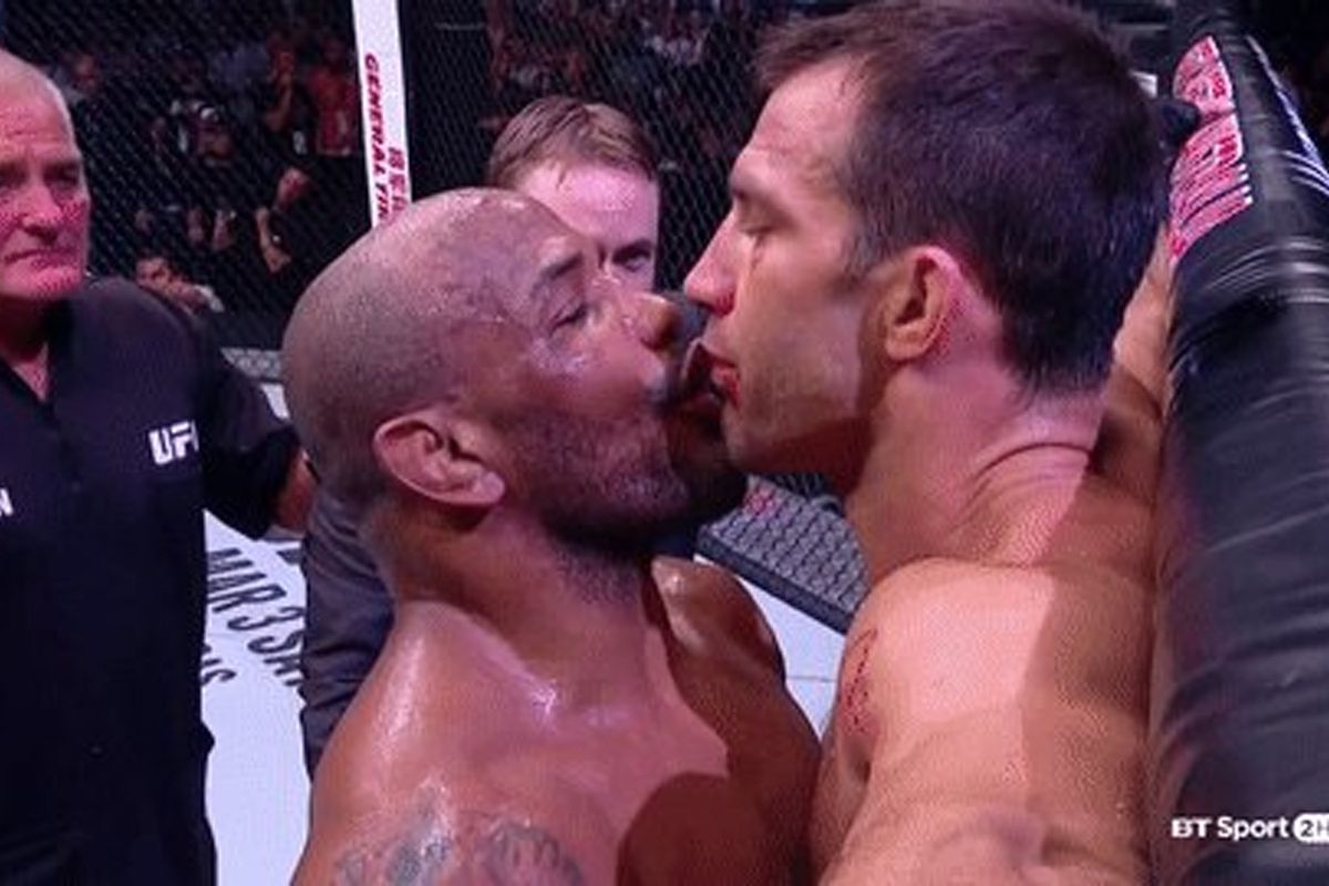 UFC 221: Γιατί ο Romero φίλησε τον ανήμπορο Rockhold μέσα στο κλουβί;