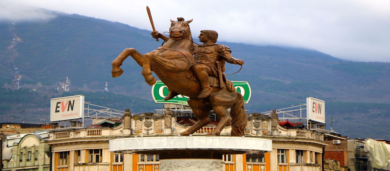 Σκόπια: Ξηλώνουν το project «Σκόπια 2014» – Στο «στόχαστρο» και το τεράστιο άγαλμα του έφιππου Μεγάλου Αλεξάνδρου