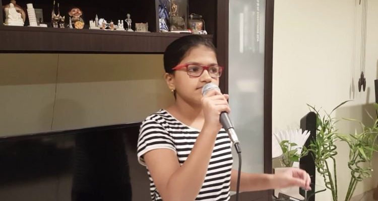 12χρονη τραγουδάει σε 102 γλώσσες και σπάει 2 ρεκόρ γκίνες ταυτόχρονα! (βίντεο)