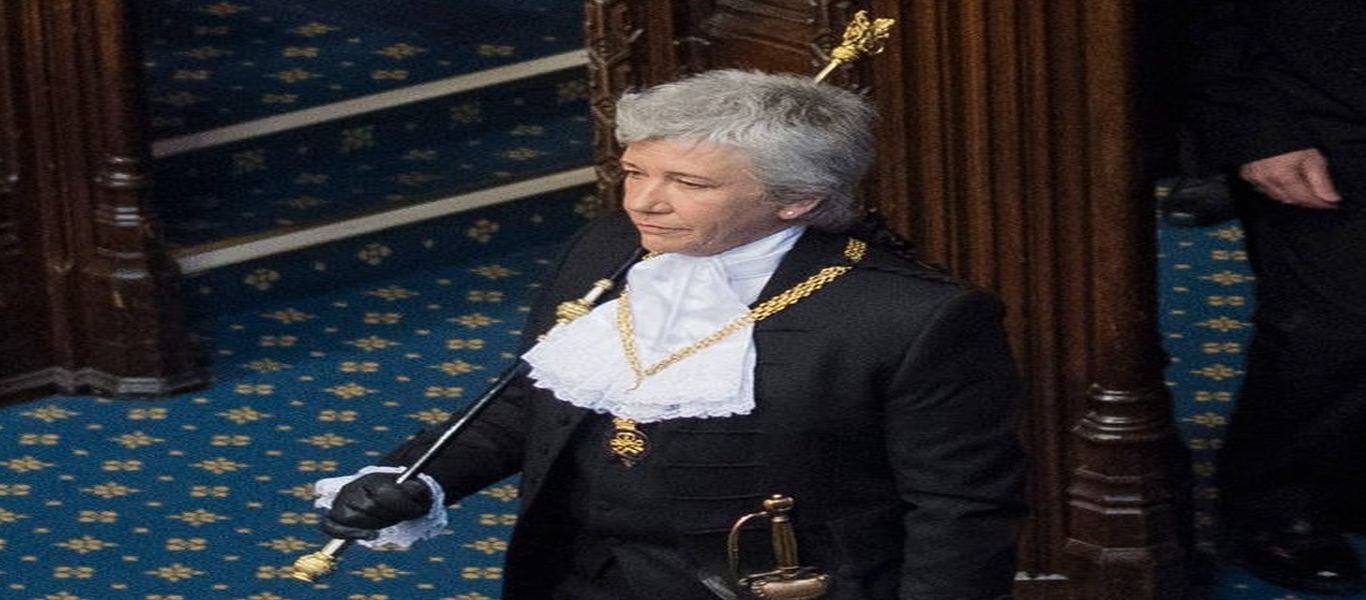 Βρετανία: Γυναίκα έσπασε παράδοση 650 ετών – Έγινε επικεφαλής της Βουλής των Λόρδων (φωτό)
