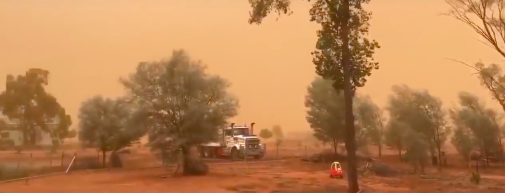 Πόλη της Αυστραλίας «εξαφανίστηκε» από αμμοθύελλα (βίντεο)