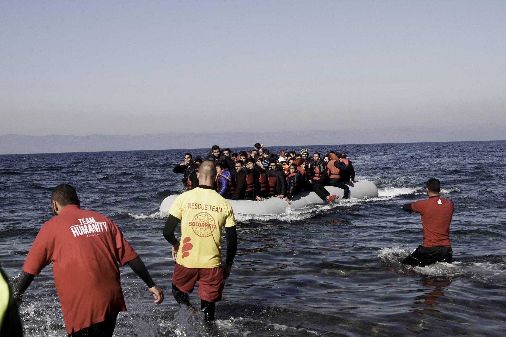 Σκάφος της FRONTEΧ μετέφερε στη Σάμο 43 παράνομους μετανάστες