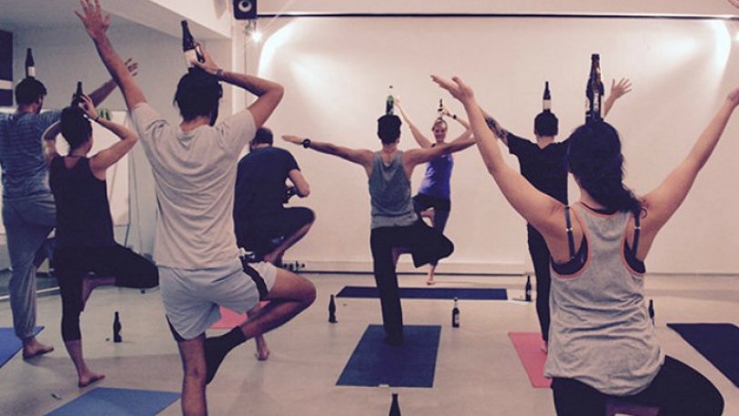Βίντεο: Ασκήσεις yoga με την μπύρα στο χέρι!