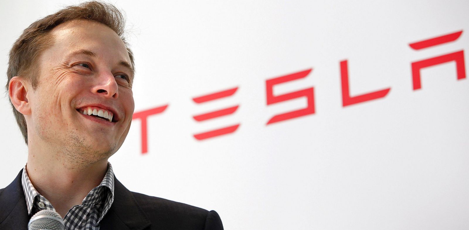 Υπέρ της επένδυσης της Tesla στην Ελλάδα ο «Δημόκριτος»