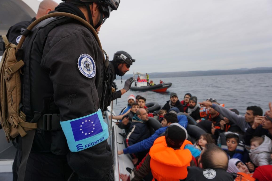 Μεταφορά στα ελληνικά παράλια 33 παράνομων μεταναστών από σκάφος της FRONTEX