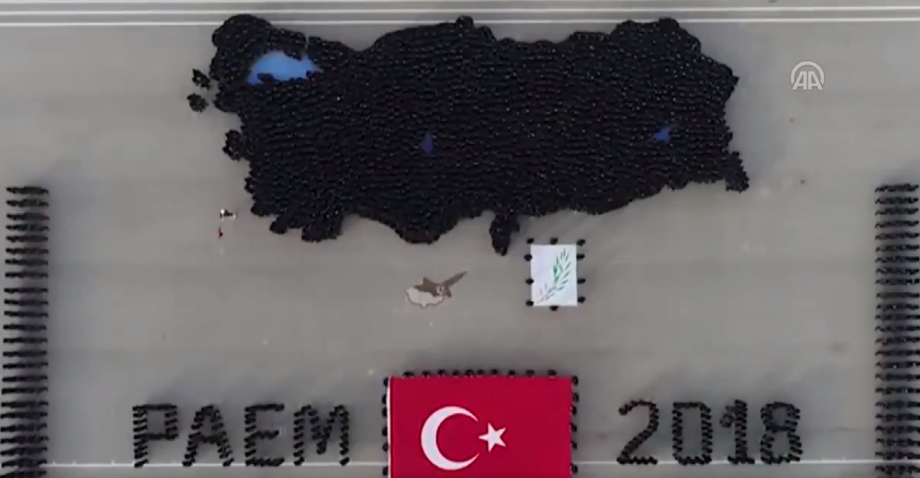 Τα  Ίμια στο «χάρτη» της Τουρκίας που σχημάτισαν 2100 Τούρκοι αστυνομικοί (φωτό)