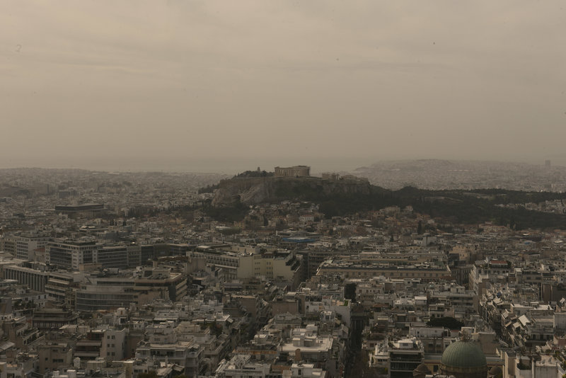 Η Αθήνα στο «έλεος» της Αφρικανικής σκόνης (φωτό)