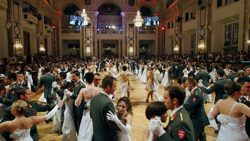 Μια λαμπερή βραδιά βιεννέζικης χοροεσπερίδας στην Αθήνα!