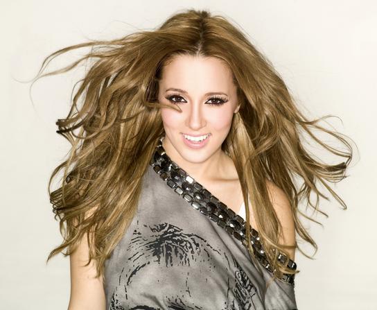 H Kαλομοίρα έφερε τα τρία της παιδιά από την Αμερική για να συμμετάσχει στα backstage του Rising Star! 