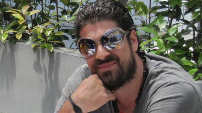 Μετρούν δώδεκα χρόνια σχέσης εκ των οποίων τα 10 είναι παντρεμένοι και έχουν αποκτήσει δύο γιους, τον Αλεσσάντρο και τον Ρομπέρτο. Ο λόγος για την Έλενα Κατραβά και τον Λορέντσο Καριέρε που έγινε γνvσ