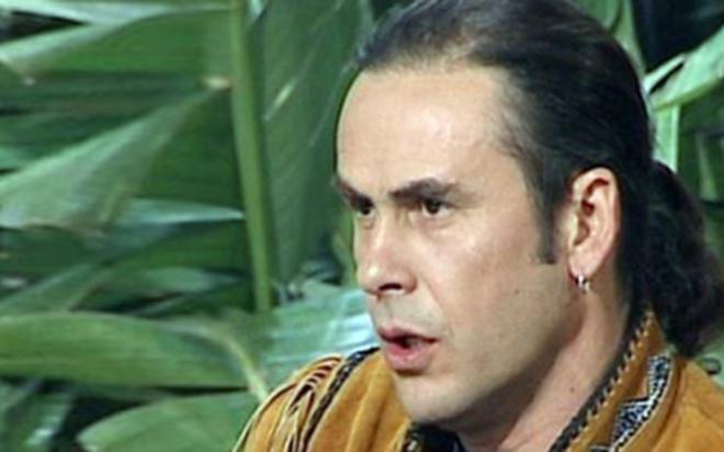 Τον Γιάννη Βακρινό τον γνωρίσαμε μέσα από την «Φάρμα». Το 2012 ενεπλάκη σε τροχαίο ατύχημα, έμεινε για μεγάλο χρονικό διάστημα στην εντατική και «έφυγε» στα 54 του χρόνια. 