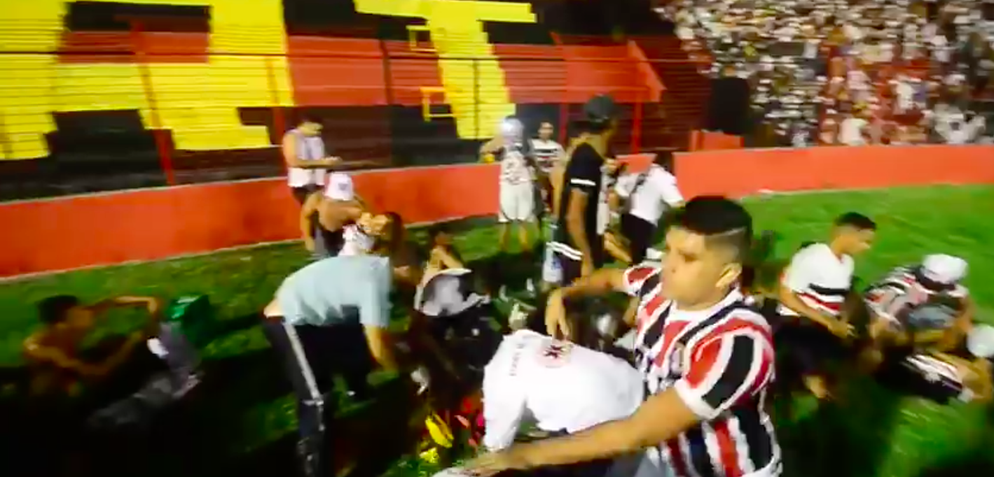 Δεκάδες τραυματίες σε παιχνίδι στη Βραζιλία- Τους ψέκασαν με σπρέι πιπεριού και ποδοπατήθηκαν (βίντεο)