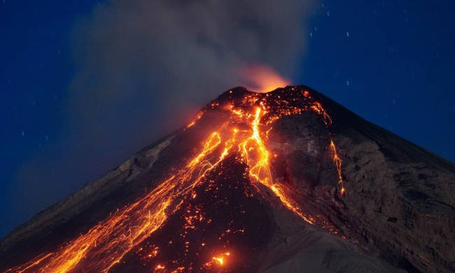 «Ξύπνησε» το ηφαίστειο του Τζέιμς Μποντ στην Ιαπωνία (βίντεο)