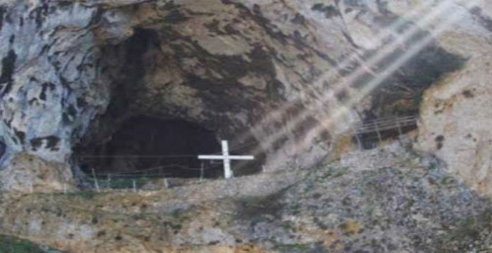 Μυστηριώδη σπήλαια του Αγίου Όρους (βίντεο)