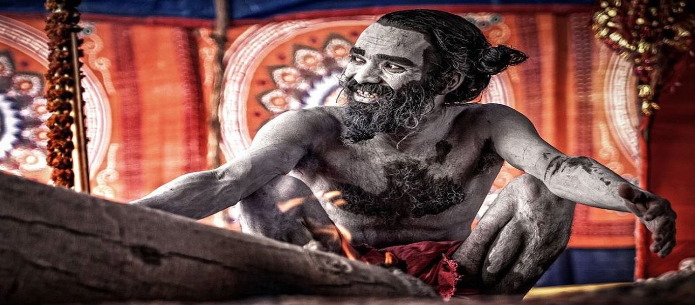 Ινδία: Οι κανίβαλοι μοναχοί που τρέφονται με ανθρώπινη σάρκα και πίνουν νερό από κρανία… (φωτό)