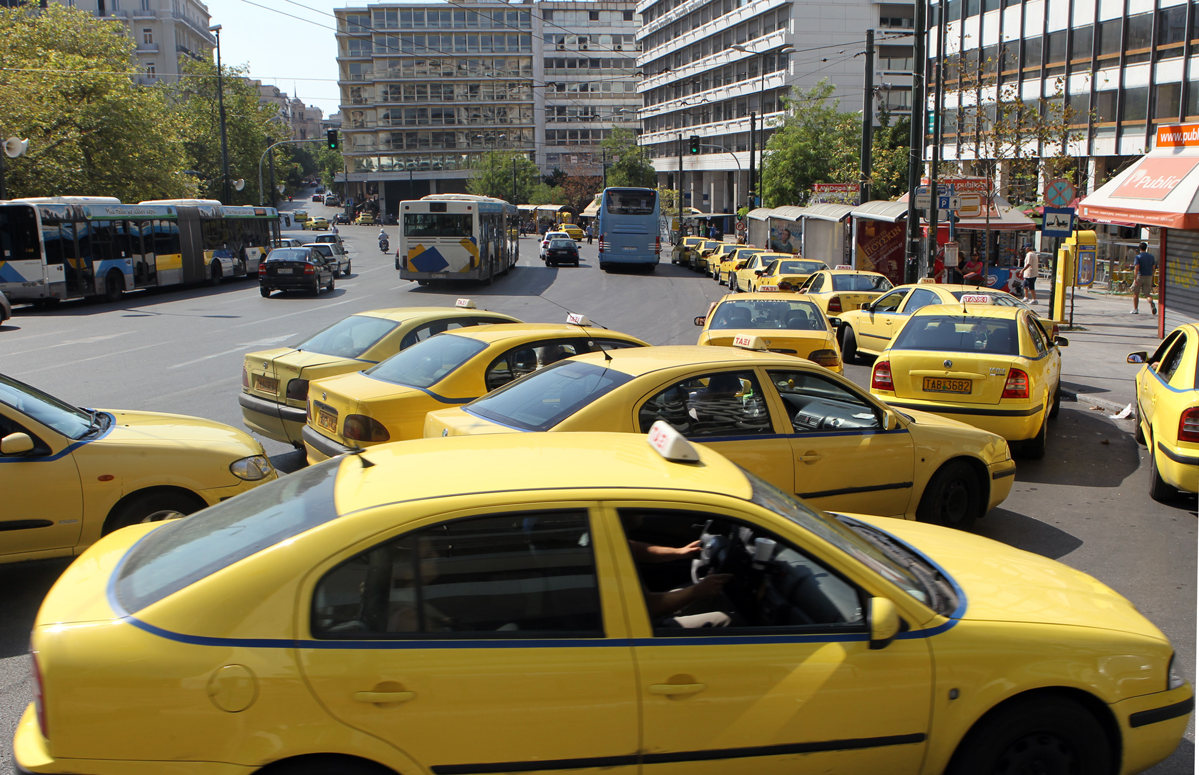 «Αλαλούμ» με τις αλλαγές σε ταξί, μεταχειρισμένα αυτοκίνητα και ΚΟΚ – Δείτε αναλυτικά