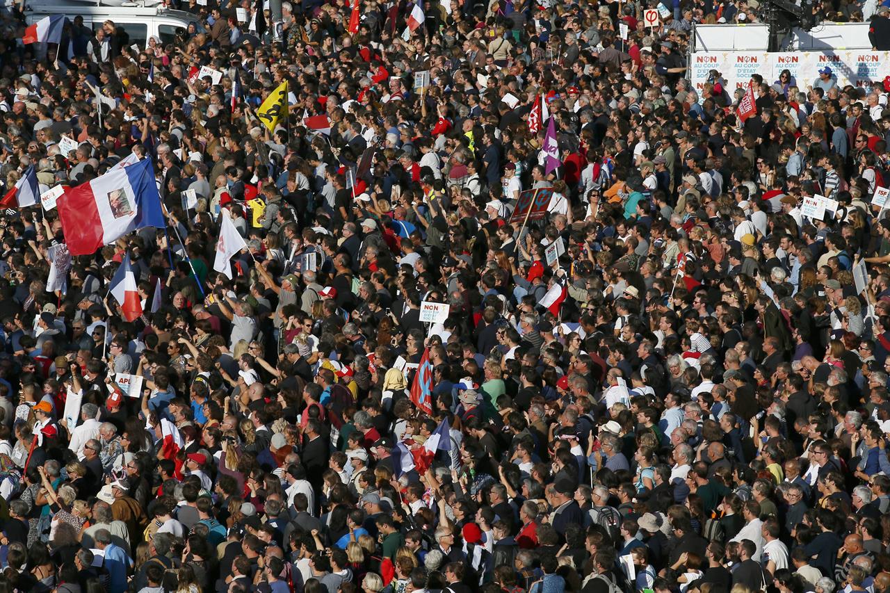 Χιλιάδες συνταξιούχοι σε διαμαρτυρίες στους δρόμους της Γαλλίας για τις περικοπές στις συντάξεις
