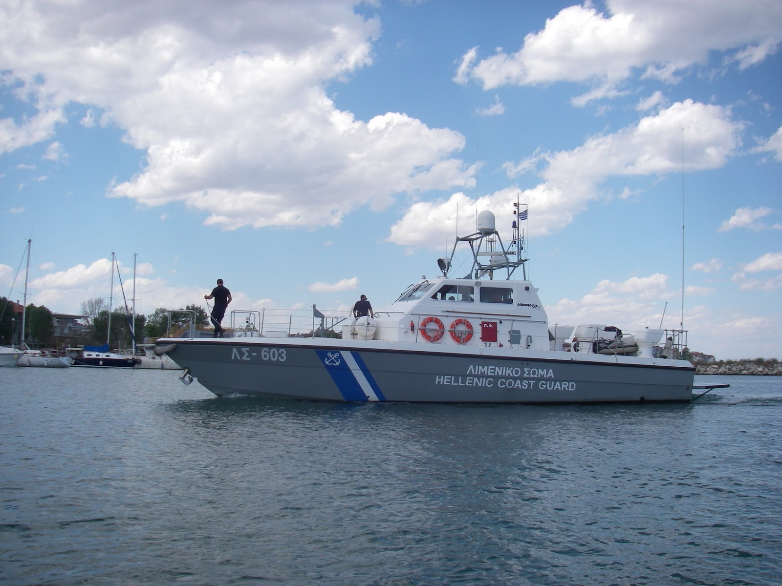 Σκάφος του ΛΣ μετέφερε στις ελληνικές ακτές 38 αλλοδαπούς