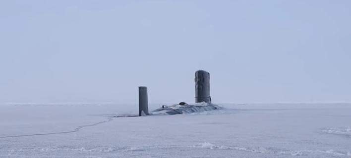 Επίδειξη πολεμικής ισχύος Βρετανίας: Πυρηνοκίνητο υποβρύχιο HMS Trenchant αναδύθηκε στην Αρκτική (βίντεο)