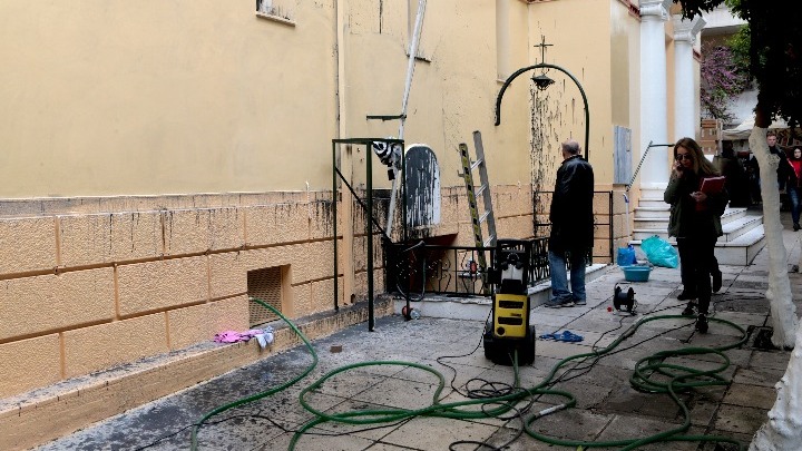 Επίθεση με μπογιές σε εκκλησία στο κέντρο της Αθήνας