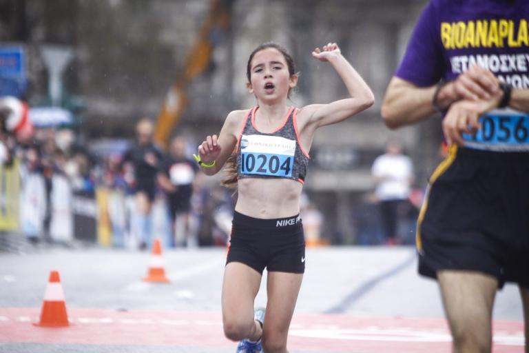 Αυτή είναι η 12χρονη που πήρε το χάλκινο μετάλλιο στον Ημιμαραθώνιο της Αθήνας (φωτό)