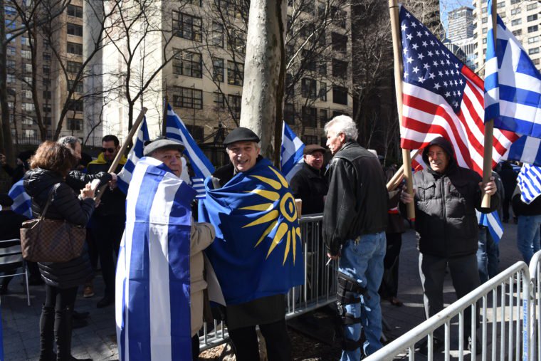 Βροντερό παρών ομογενών στην Νέα Υόρκη στο συλλαλητήριο για την Μακεδονία (φωτό, βίντεο)