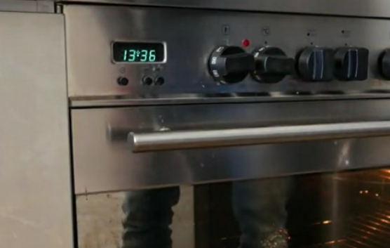 Βίντεο: Πήρε ένα αβοκάντο και το έβαλε στο φούρνο – Το αποτέλεσμα θα σας εντυπωσιάσει