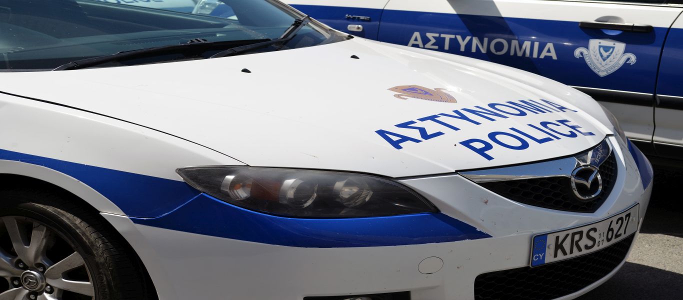 Κύπρος: Αστυνομικός αυτοϊκανοποιήθηκε έξω από το σπίτι γυναίκας