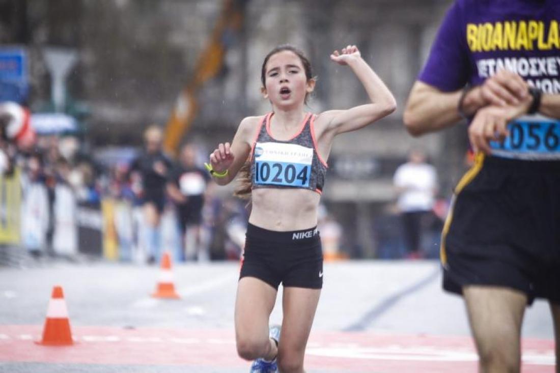 Παρουσιαστής της ΕΡΤ δεν είδε ποτέ ότι η 12χρονη Γλυκερία τερμάτισε 3η στα 5 χλμ. (βίντεο)