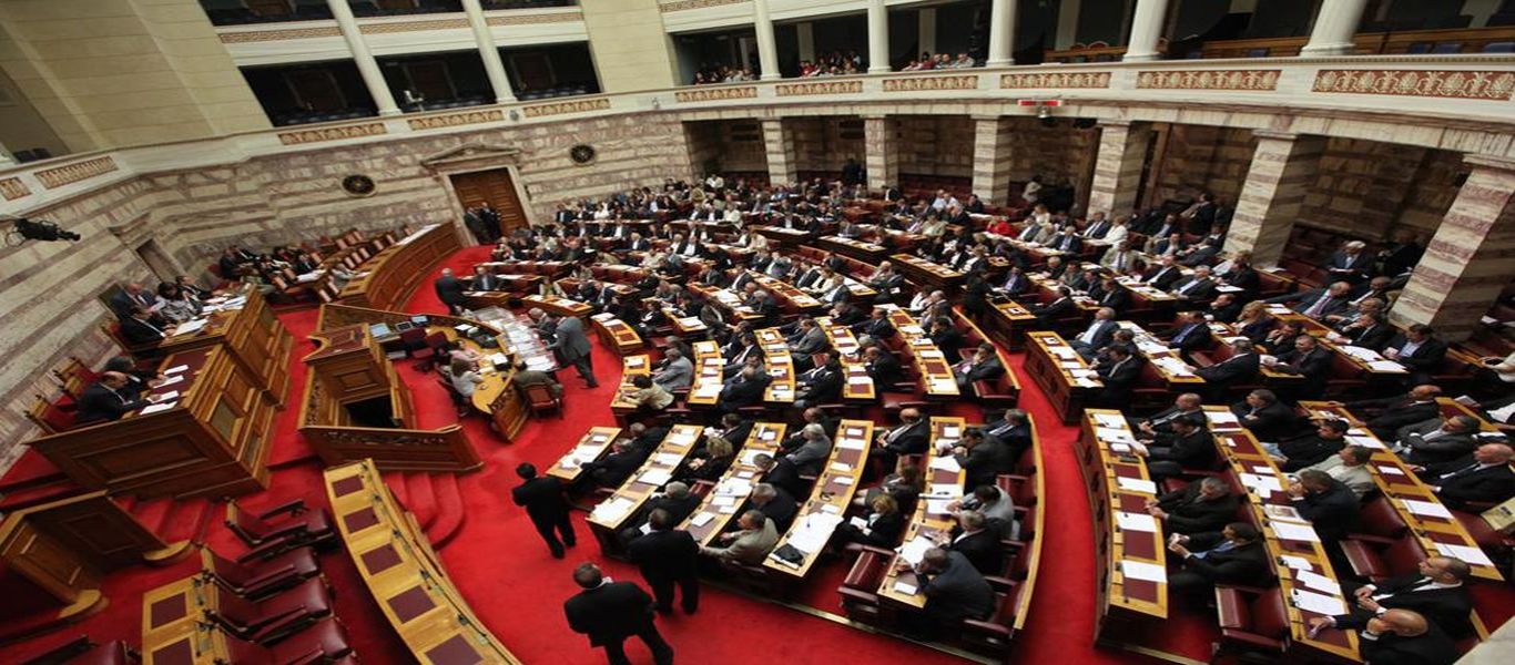 «Ψαλίδι» 25% της βουλευτικής αποζημίωσης για Μιχαλολιάκο, Κασιδιάρη και Ηλιόπουλο