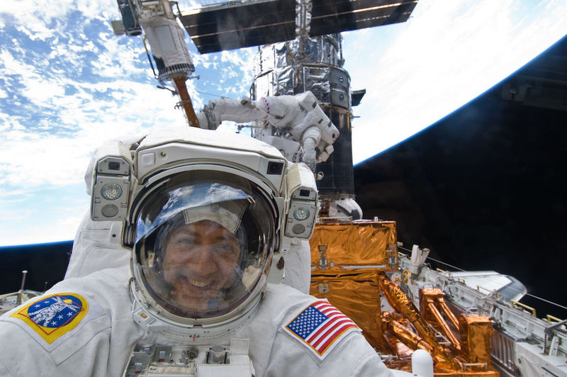 Επτά αστροναύτες αποκαλύπτουν πως είναι η ζωή στο διάστημα (φωτό)