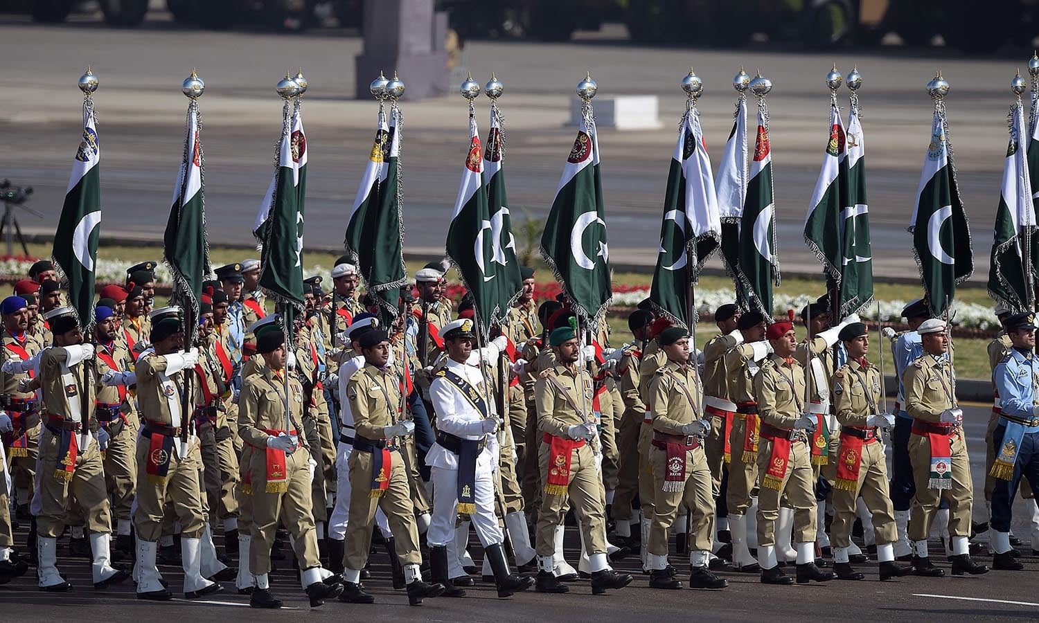 Πακιστάν: Εντυπωσιακή  στρατιωτική παρέλαση για την εθνική εορτή της χώρας (βίντεο)