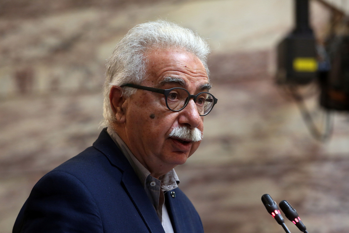 Κ. Γαβρόγλου: Επεξεργάζεται σχέδιο για αθρόες προσλήψεις δασκάλων και καθηγητών εκτός ΑΣΕΠ