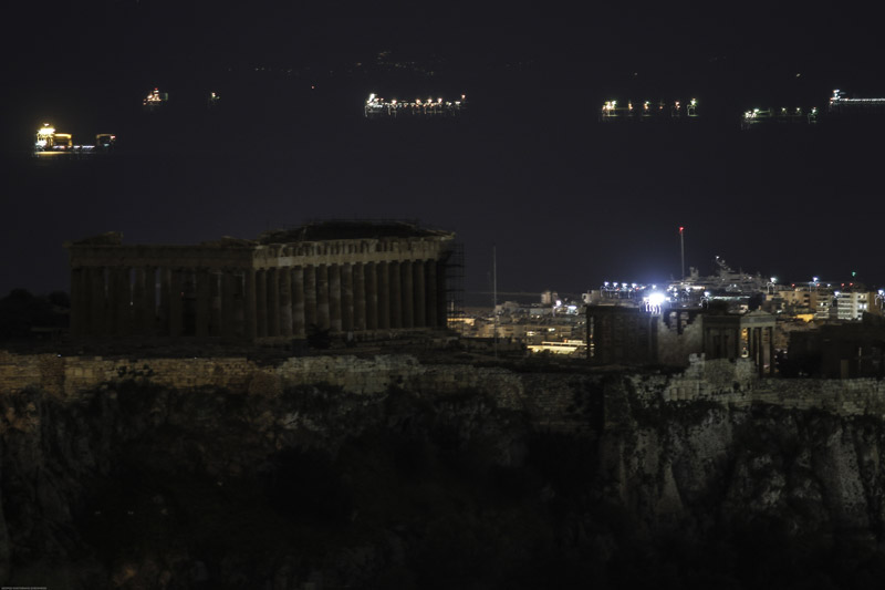 Η Ακρόπολη και άλλα μνημεία του κόσμου στο «σκοτάδι» για την Ώρα της Γης (φωτό)