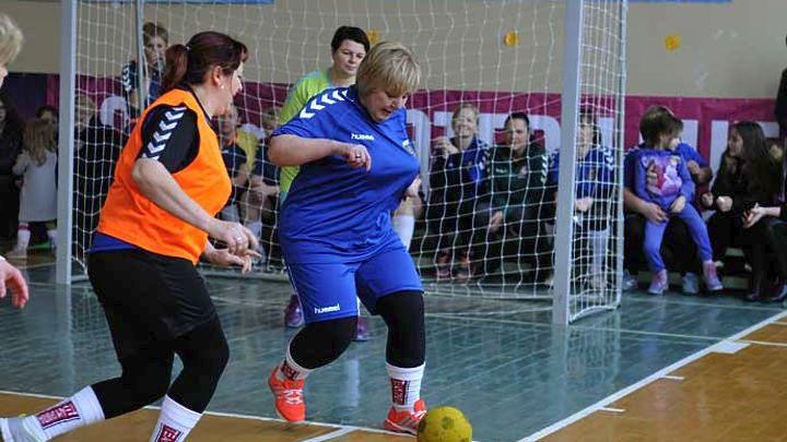 Λιθουανία: 60χρονη δημιούργησε ομάδα γιαγιάδων ποδοσφαίρου και «ένωσε» τρεις γενιές