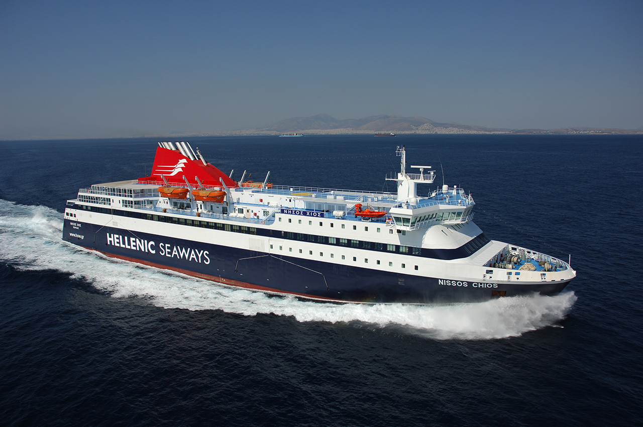 Δεμένο στη Σάμο λόγω βλάβης στον καταπέλτη του πλοίου «Νήσος Χίος»-