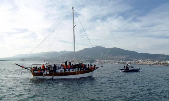Σκάφος του ΛΣ μετέφερε στη Λέρο ιστιοφόρο με 73 παράνομους μετανάστες