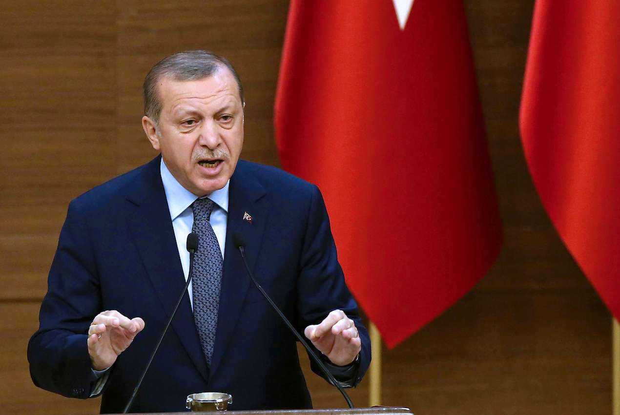 Ρ.Τ.Ερντογάν: «Θα πακετάρουμε όποιον θέλoυμε, όπου θέλουμε» – Απειλή για τους 8 Τούρκους φυγάδες πραξικοπηματίες