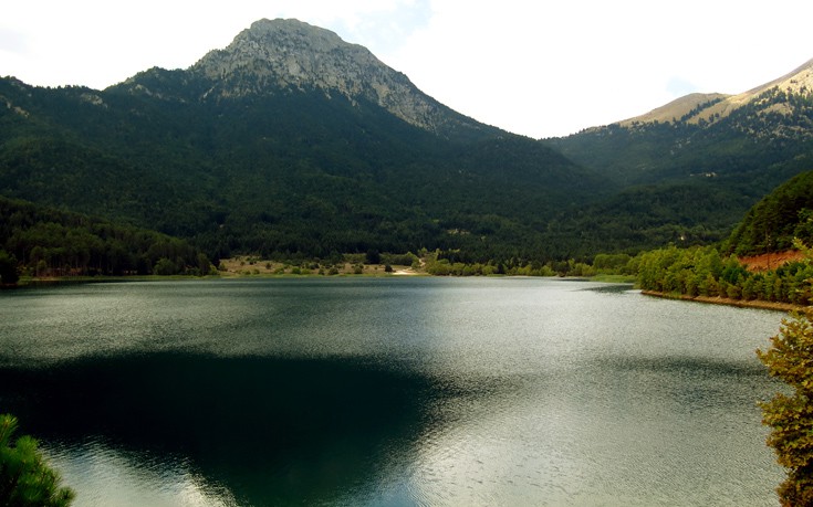 Λίμνη Δόξα: H «Κορινθιακή Ελβετία» της Ελλάδας (φωτό)