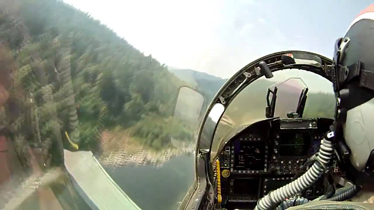 Βίντεο: F-16 πετά στο ύψος των… δέντρων στην Ιαπωνία
