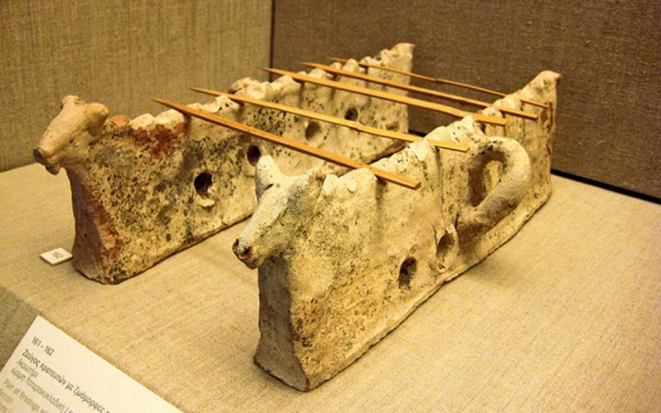 Το σουβλάκι κατάγεται από το Αιγαίο – Το έψηναν σε καλαμάκια στη Σαντορίνη πριν από 6.500 χρόνια!