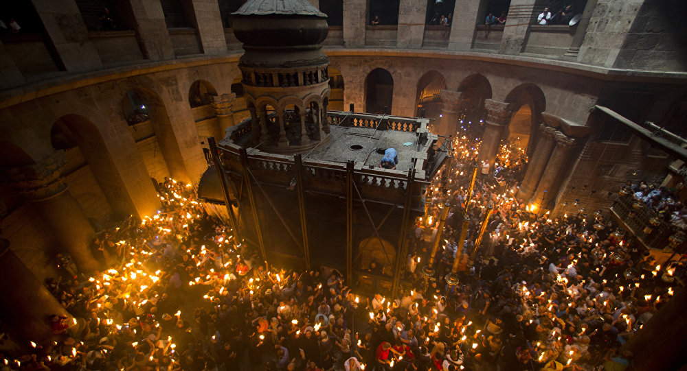 Ολοκληρώθηκε η τελετή Αφής του Αγίου Φωτός από τα Ιεροσόλυμα – Στις 18:30 στην Αθήνα (βίντεο)
