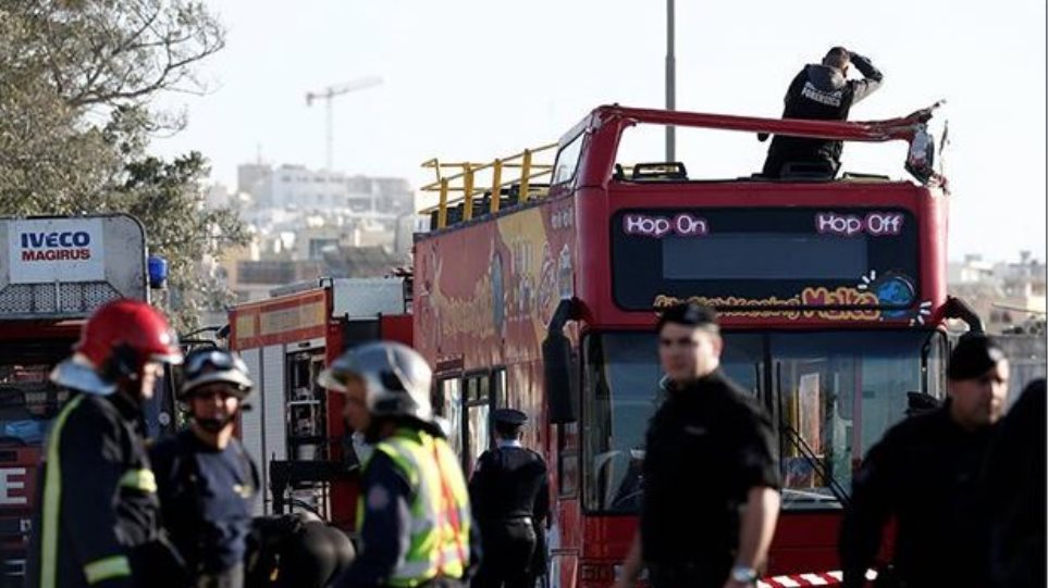 Απίστευτη τραγωδία στη Μάλτα: Νεκροί δύο επιβάτες λεωφορείου έπειτα από σύγκρουση με κλαδί δέντρου